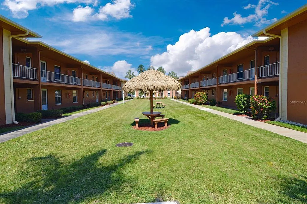 2 bed, 1.0 bath, 872 sqft, $2,150 — Photo 3