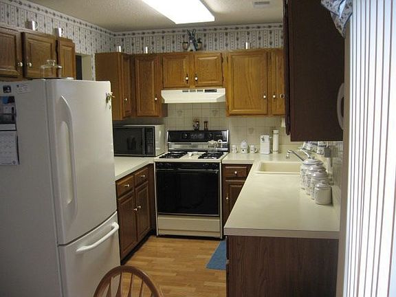 bright and sunny kitchen