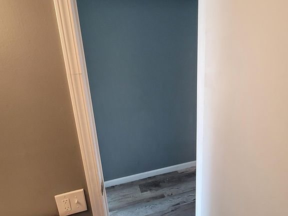 4th image of 525 E Caney St #D