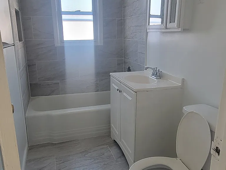 135 Davenport Ave #B — Photo 4