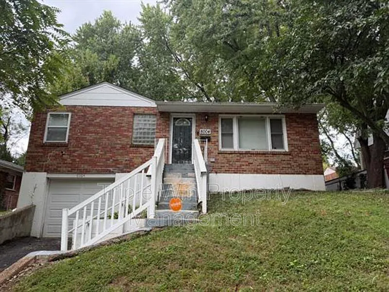 3 bed, 1.0 bath, 936 sqft, $1,450 — Photo 2