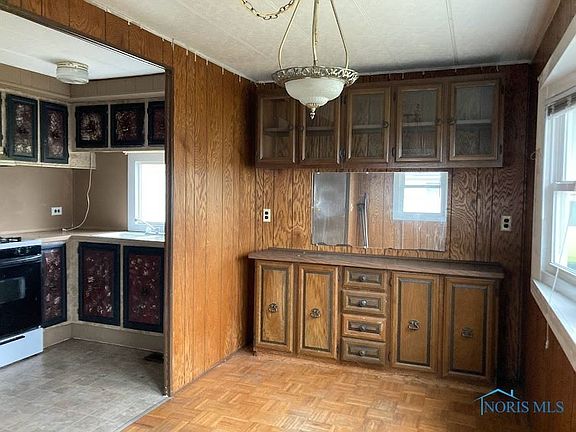3rd image of 217 Poplar St