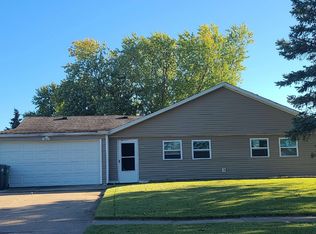 2227 Cameron Dr, Clinton, IA 52732