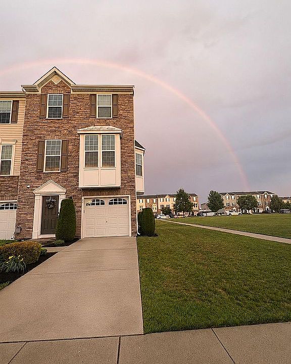 1st image of 47 Village Green Ln