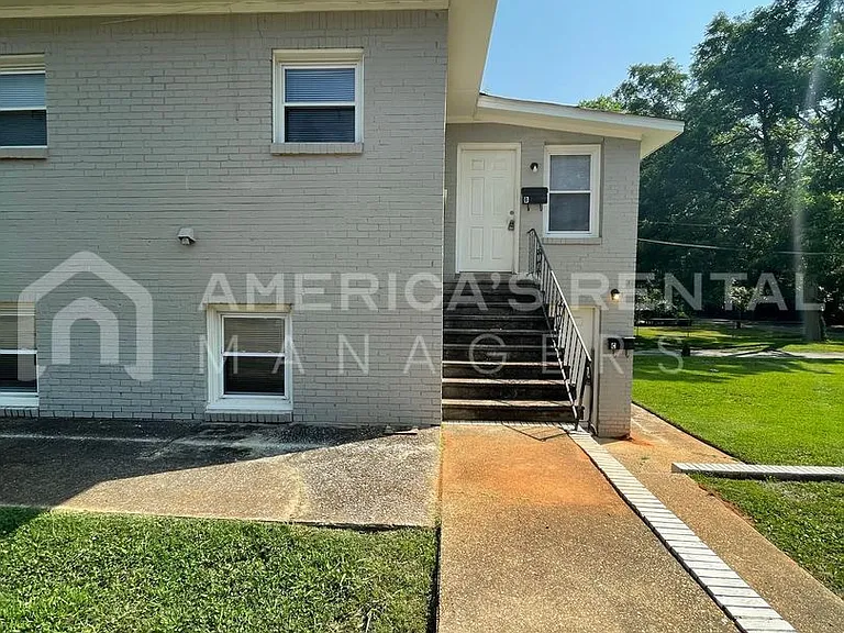 1701 Berkley Avenue — Photo 3