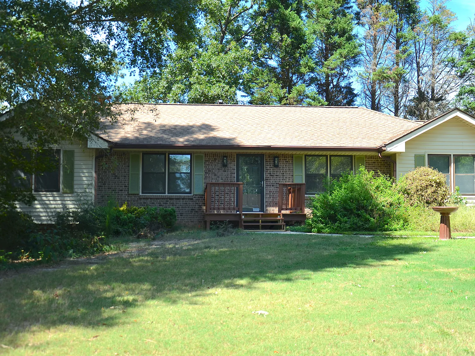 3 bed, 1950 sqft, $2,400 — Photo 2
