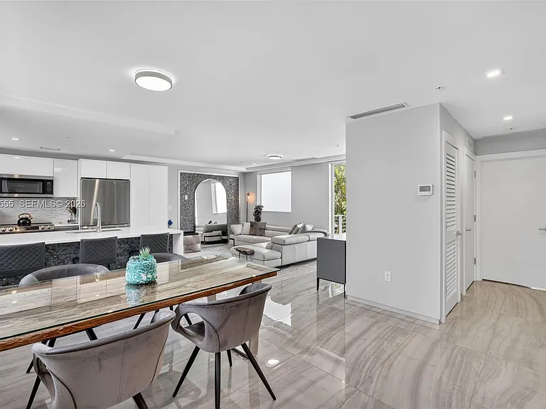 700 NE 14th Ave #311 — Photo 5