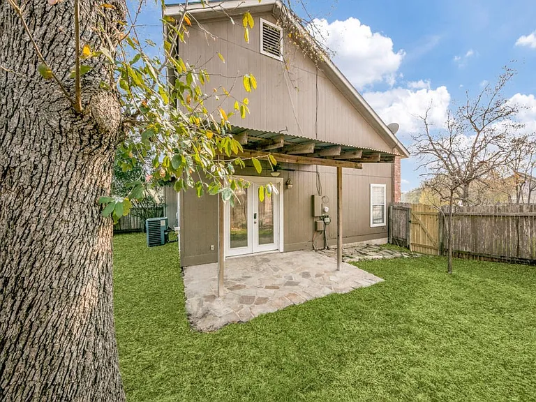 16606 Winding Oak Dr — Photo 13
