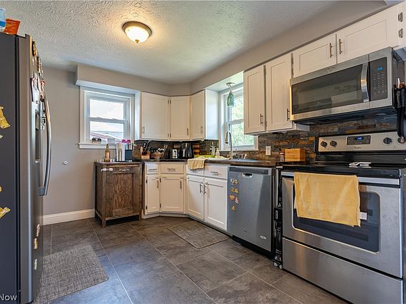 2nd image of 5615 Clover St