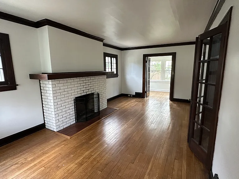 1634 Chesterland Ave — Photo 5