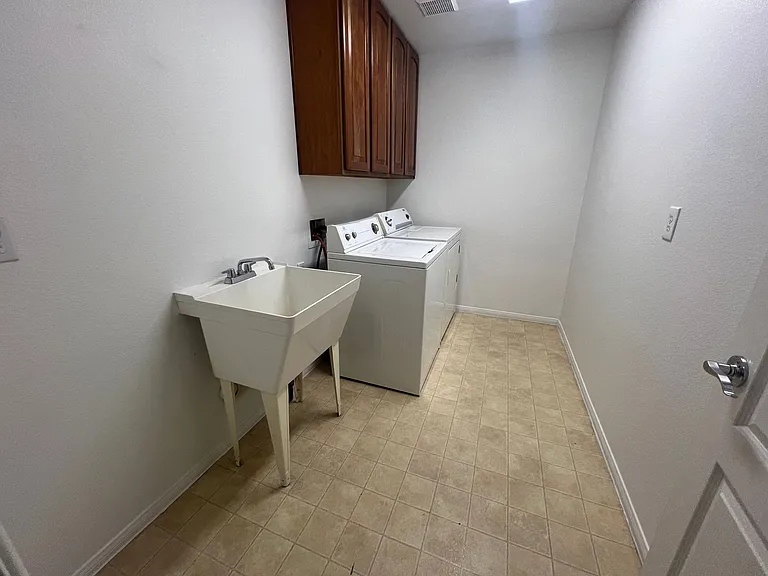 1550 Midnight Cowboy Ct — Photo 17