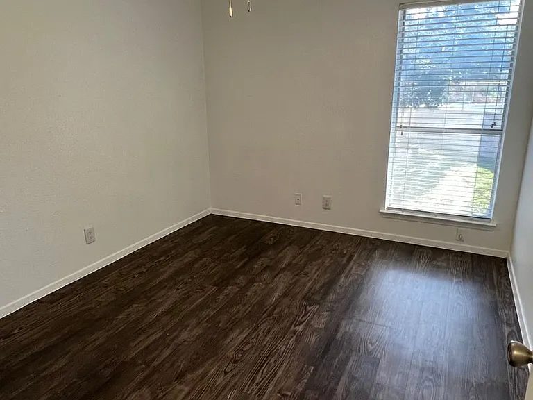 St. Edwards Place Apartments — Photo 33