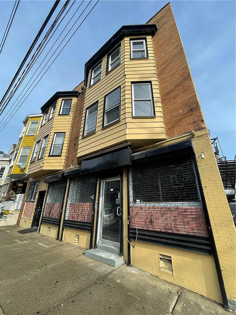 2 bed, 1.0 bath, 700 sqft, $1,350 — Photo 1