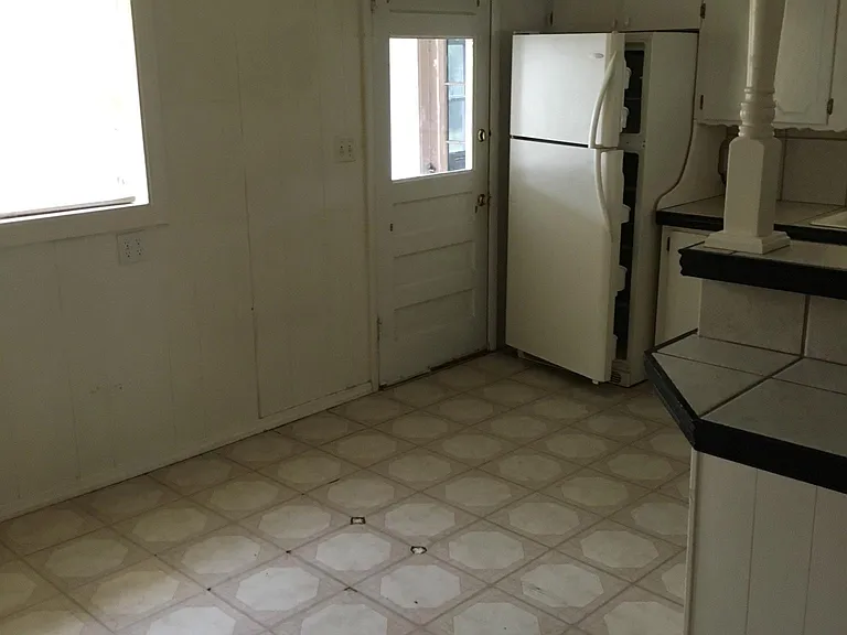 1812 W Ash Ave — Photo 3