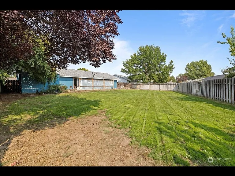 1118 E Saint Helens Dr — Photo 8