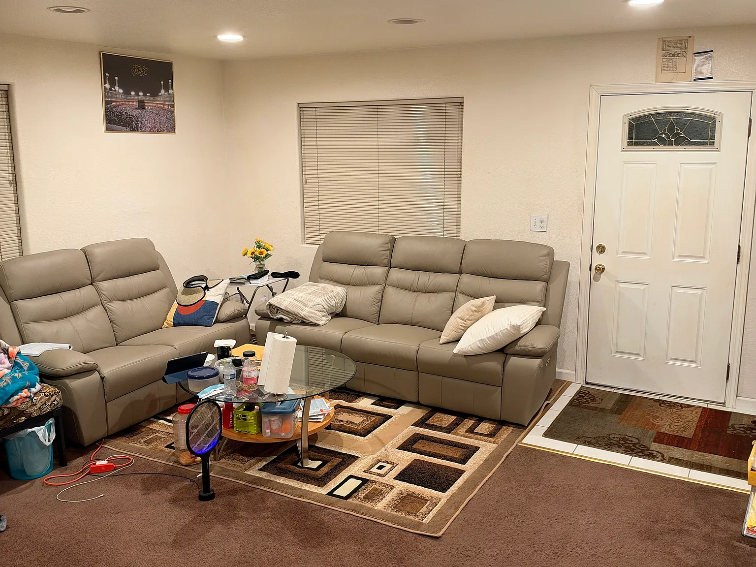 3 bed, 1000 sqft, $1,200 — Photo 1