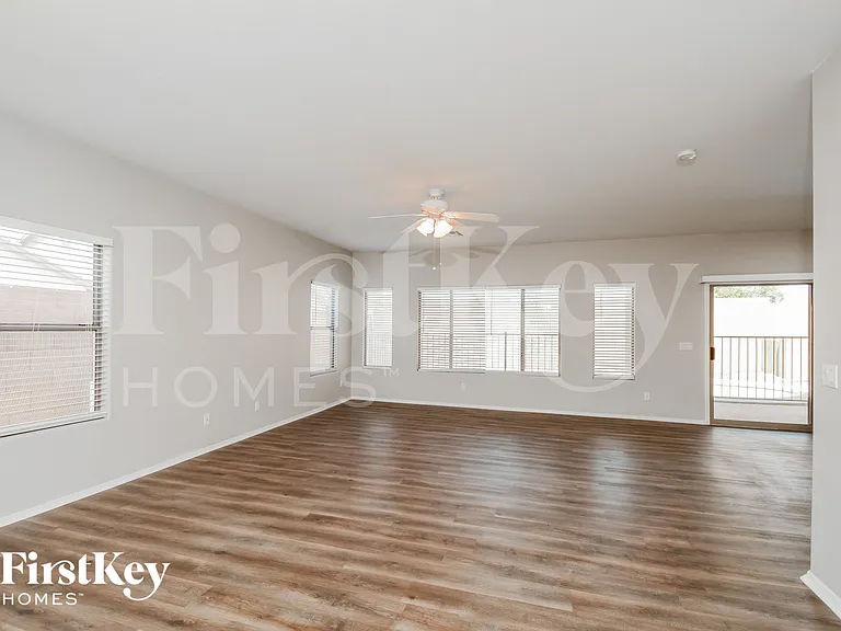 3606 N 129th Ave — Photo 6