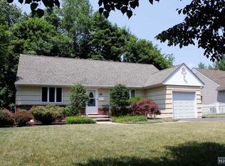 220 Canterbury Pl, Ridgewood, NJ 07450