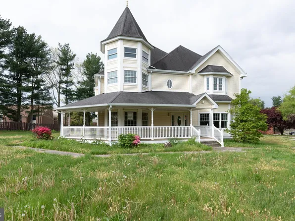 405 Delanco Rd, Edgewater Park, NJ 08010
