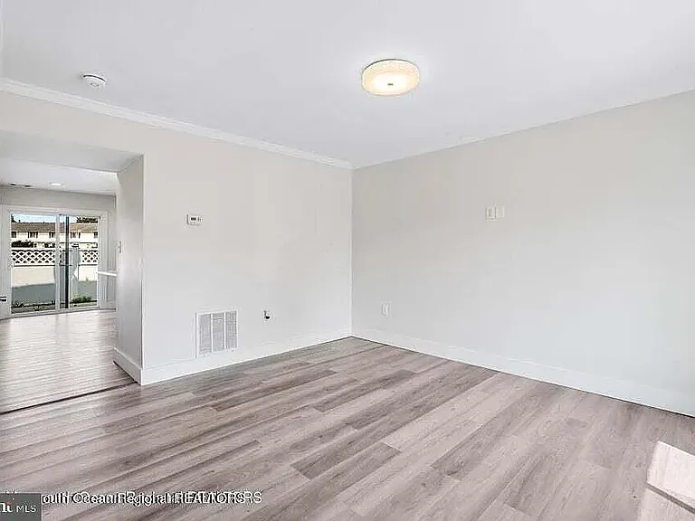 19 Creek Rd — Photo 8