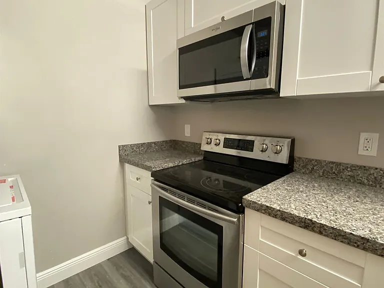 3225 N University Dr — Photo 6
