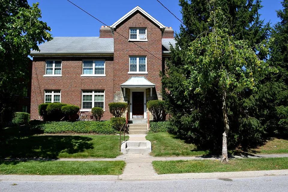 2 bed, 900 sqft, $1,775 — Photo 1