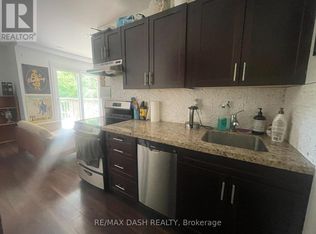 141 Admiral Rd #202, Toronto, ON M5R2L7