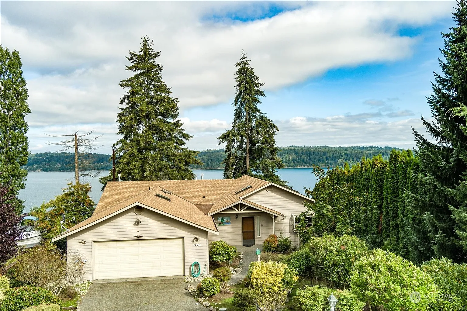 1420 Coachman Court photo 1