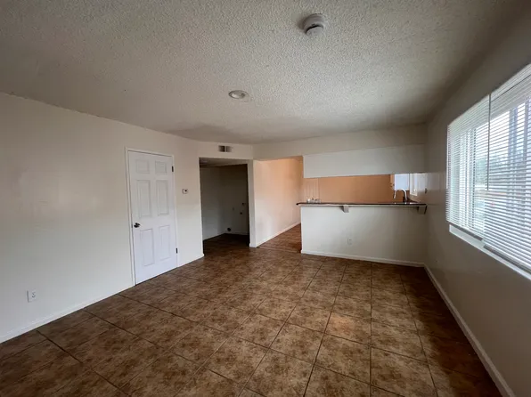 3502 Pioneer Dr APT D, Bakersfield, CA 93306