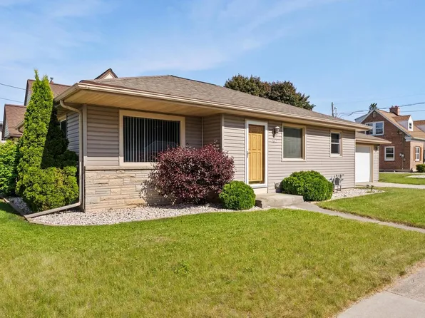 1041 N 17th STREET, Manitowoc, WI 54220