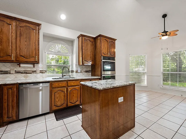 7700 Buccaneer Cir — Photo 15