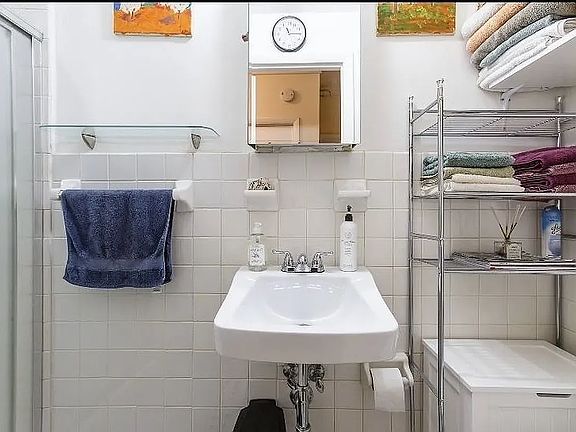 4th image of 128 E 36th St #3FL1