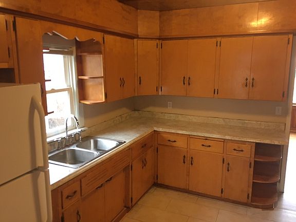 4th image of 412 Park Dr