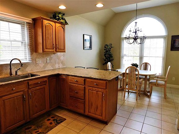 3rd image of 2733 Reinford Dr