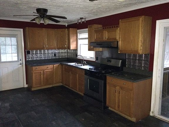 Kitchen - upgraded cabinets