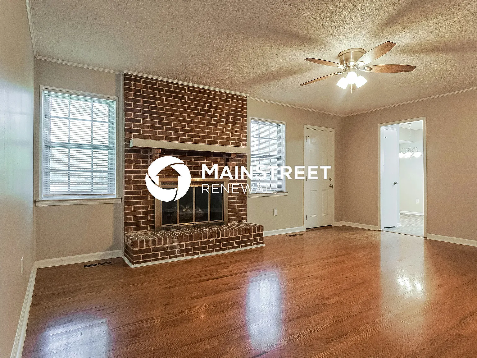 1299 Glenridge Ln — Photo 3