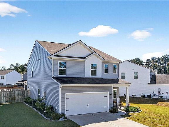 3rd image of 212 Parkwood Vista Way