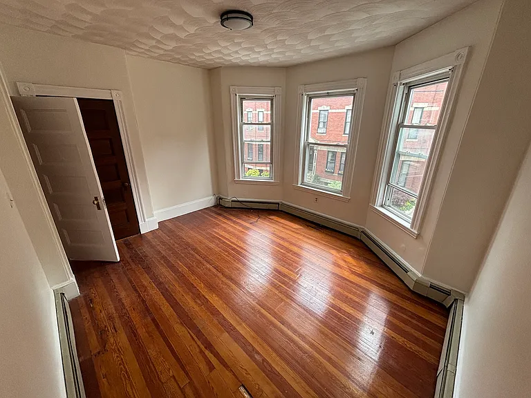 77 Walnut St #6 — Photo 4