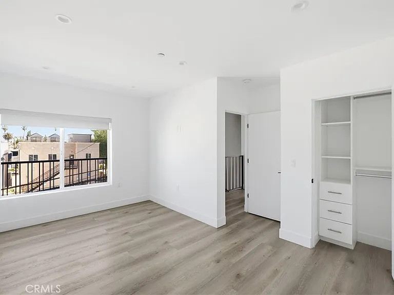 21721 Hart St — Photo 12