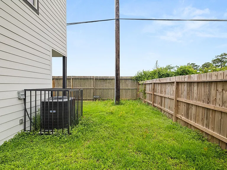 8534 Woodlyn Rd — Photo 3