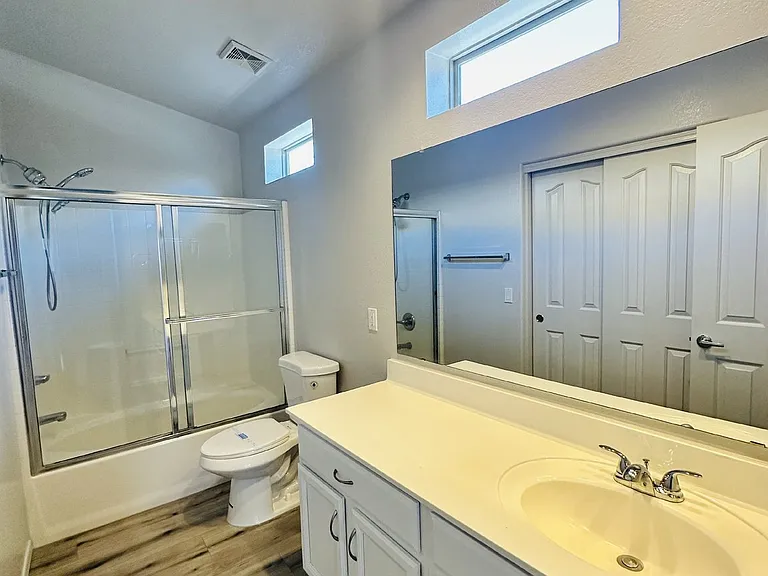 2402 E 5th St — Photo 5