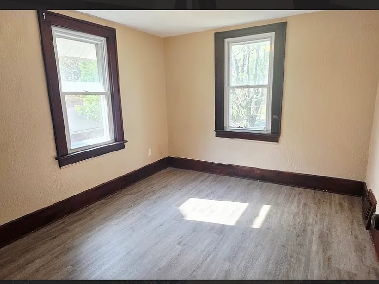 147 Brighton Dr — Photo 5