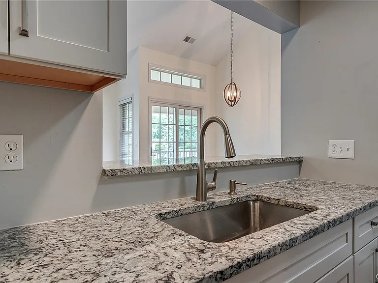 2404 Pipers Ct — Photo 28