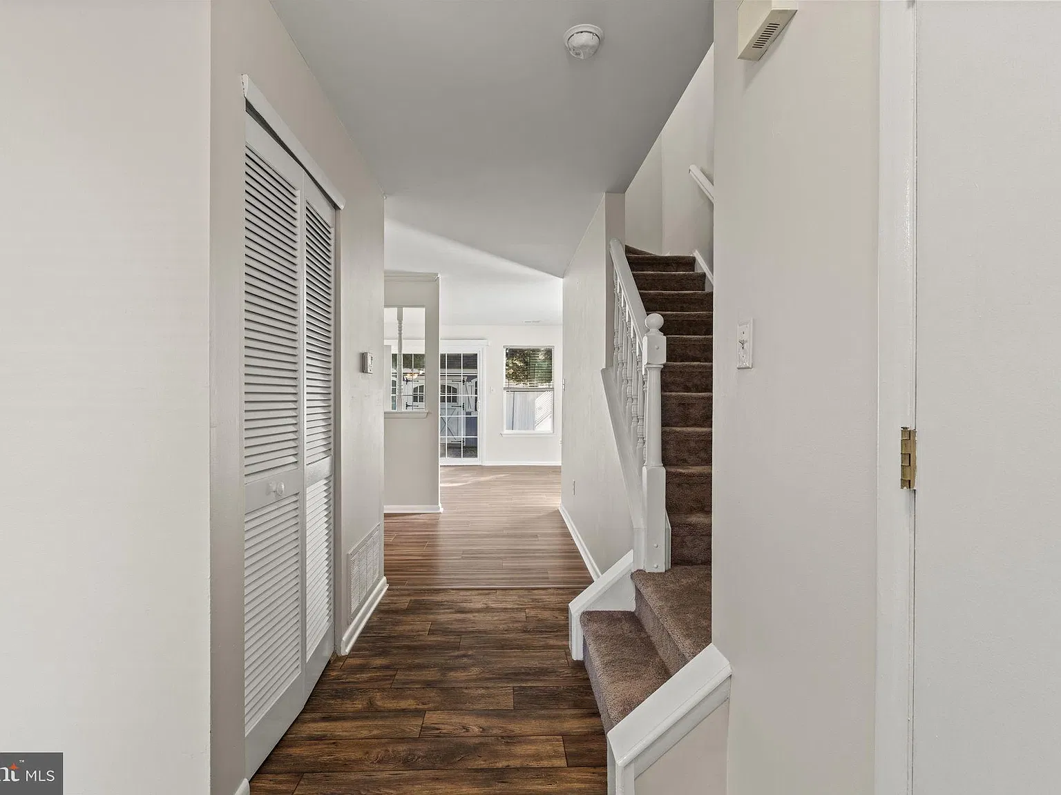 3 bed, 3.5 bath, 1360 sqft, $2,600 — Photo 4