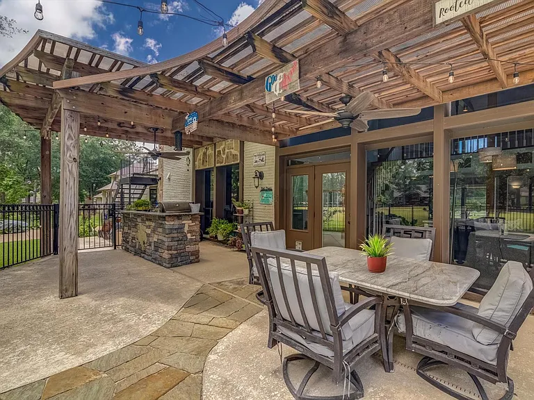 22 Winged Foot Dr — Photo 40