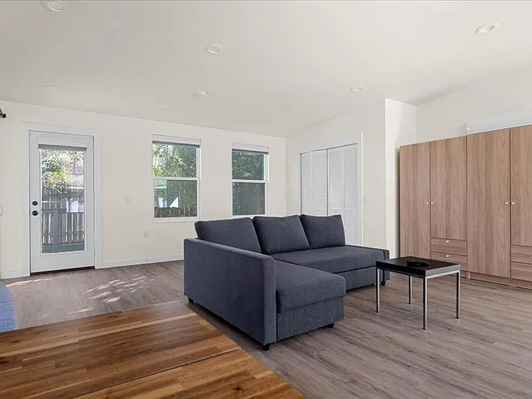 1411 Fairfield Dr — Photo 12