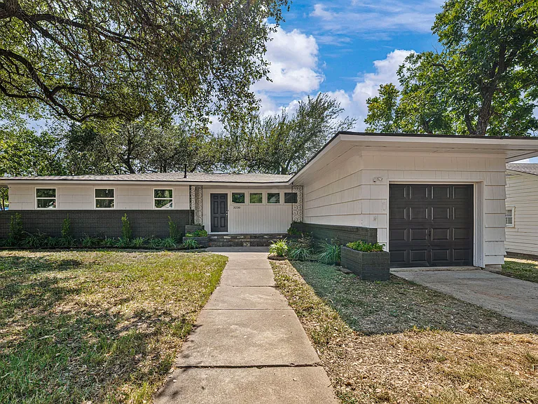 32300 Proctor Ave — Photo 2