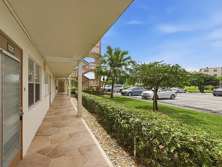 1025 Newcastle Dr #1025-B — Photo 3