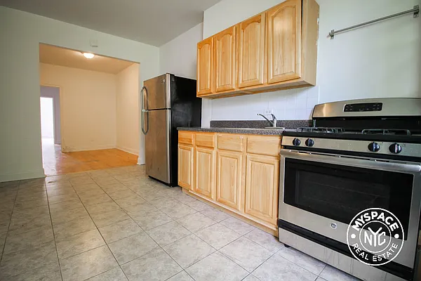 Rented by MySpaceNYC | media 25