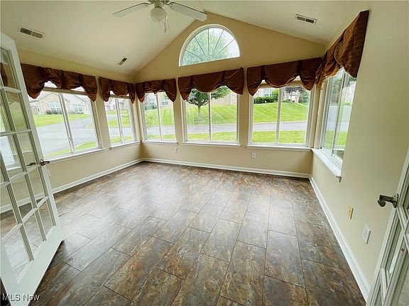 3rd image of 117 Colonial Woods Dr